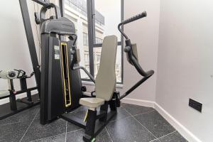 Altura Upper Hill Stylish Retreat 6 - Rooftop Pool, Gym & Skyline Views