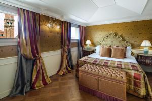 Family Suite room in Baglioni Hotel Luna - The Leading Hotels of the World