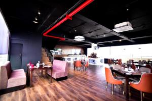 Ocean Breeze Seaview Studio by AquaBlu