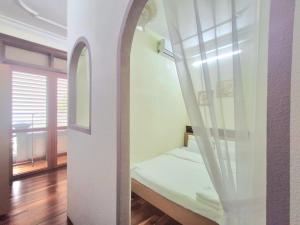 Big Sunny Balcony Private Kitchen 1BR Apart Near FnB Or Canal Area