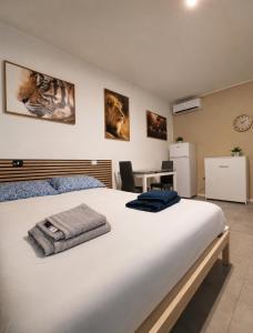 Mercury Room