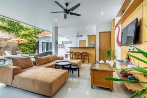2 Villas - Right by the beach in central Seminyak