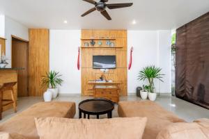 2 Villas - Right by the beach in central Seminyak