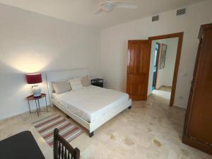Spacious 4 bedroom townhouse with terraces and garage