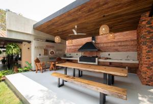 Family Oasis - Pool and Jacuzzi in the City Center