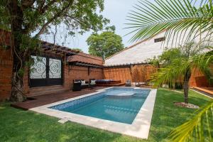 Family Oasis - Pool and Jacuzzi in the City Center