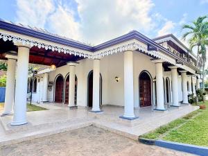 Open Waters Escape Villa Negombo