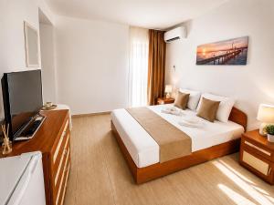 ХОТЕЛ CANAVANS - beach - 200 meters away, free parking and WiFi
