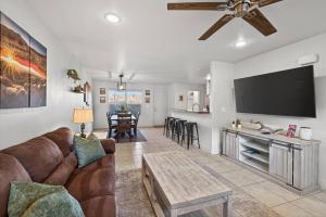 Red Rock Villa with Private Hot Tub and 2 King Suites