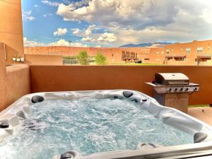 Red Rock Villa with Private Hot Tub and 2 King Suites