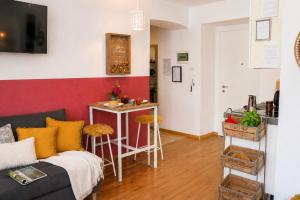 Goldener Herbst in Meran - "Studio Anna" - ideal für Paare - private Terrasse - Meran Zentrum - Bahnhof 4 Min - Privatparkplatz - Altstadt & Restaurants zu Fuß - Südtirol Guest Pass inklusive