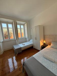 Gigis Rooms TV Kitchen Bathroom City Center