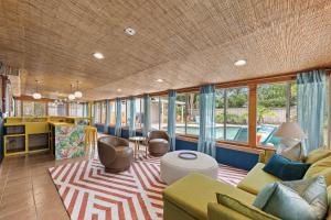 Be A Nomad - The Seabreeze 5BR Pool House