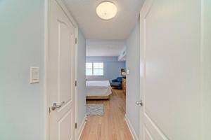 Cozy 1BR condo with a million dollars view