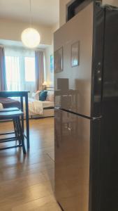 Stylish Makati Studio with Pool near Airport & BGC