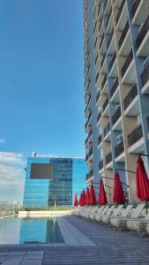 Stylish Makati Studio with Pool near Airport & BGC