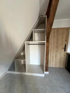 Rooms4Less Apartments