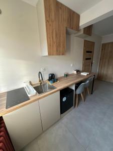 Rooms4Less Apartments