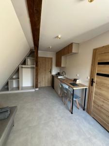 Rooms4Less Apartments