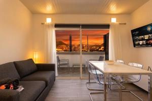 TOP New apartment center Los Cristianos