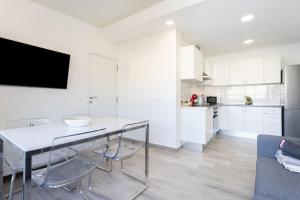 TOP New apartment center Los Cristianos