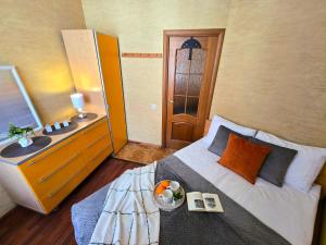 Old Town Casa Donna Cozy Five Bedroom Apartment with Stunning Old Town Views-Steps from Dome Square and Presidential Castle-Friends & Family stay