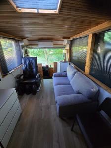 Ranč na hribu - AVTOBUS