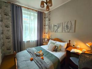 Old Town Casa Donna Cozy Five Bedroom Apartment with Stunning Old Town Views-Steps from Dome Square and Presidential Castle-Friends & Family stay