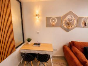 Modern Luxury Studio, Pool, WiFi and Self Check in
