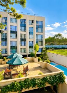 Modern Luxury Studio, Pool, WiFi and Self Check in