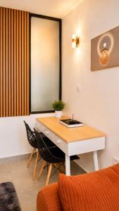 Modern Luxury Studio, Pool, WiFi and Self Check in