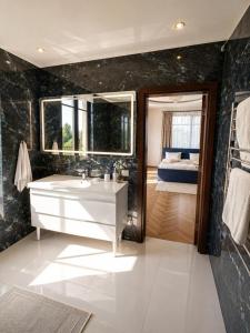 GRAND APARTMENT BALTEZERS