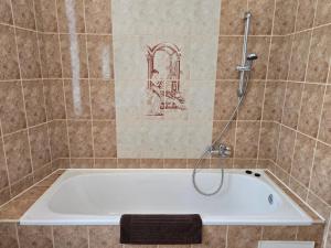 Old Town Casa Donna Cozy Five Bedroom Apartment with Stunning Old Town Views-Steps from Dome Square and Presidential Castle-Friends & Family stay