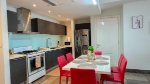 Amazing experience with ocean views on Balboa Ave 2