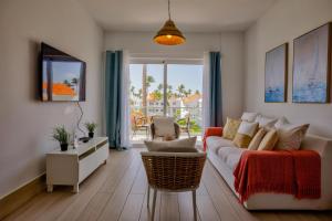 NEW UNIT WITH BEACH AND POOL ACCESS - N B301