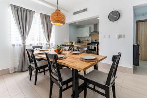 NEW UNIT WITH BEACH AND POOL ACCESS - N B301