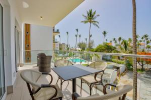 NEW UNIT WITH BEACH AND POOL ACCESS - N B301
