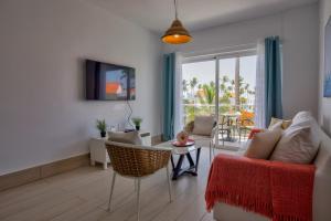 NEW UNIT WITH BEACH AND POOL ACCESS - N B301