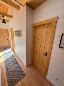 Dock 124 - Adults Only, Waterfront B&B