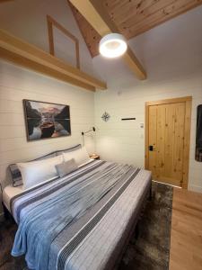 Dock 124 - Adults Only, Waterfront B&B