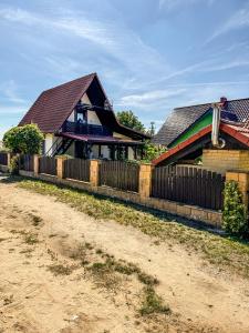 Willa Bronków nad jeziorem