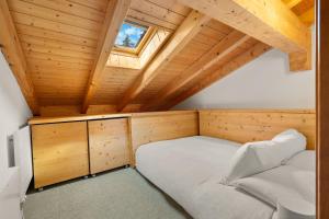 Crans-Montana 3BR - Mountain View, Balcony and Parking