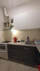 Quiet Riverside Flat - King Bed - Old Town 15 min