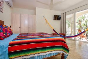 Private Queen Room with Beautiful Garden View