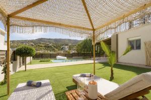 Seaside Breeze Villa - Beachfront, Private Pool, BBQ