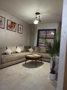 Appartement Moderne à Guéliz Accès Piscines