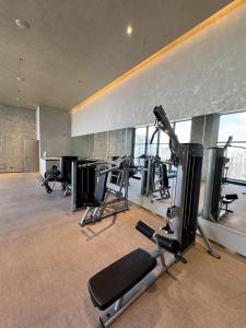 5min Poblacion Full Kitchen 500mbps Wi-Fi Gym - Apartment