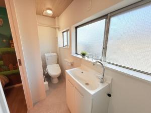 LEON RESORT HOTEL Max 9 people USJ 5 min Nanba 12 min Osaka Station 5 min Chidoribashi 5 min Shinsaibashi Osaka Castle 14 min The best location for sightseeing in Osaka USJ5分 なんば12分 大阪駅5分 千鳥橋5分 心斎橋大阪城14分