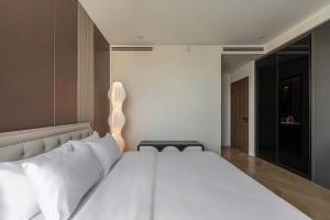 Beautiful Studio- Bright & Open View