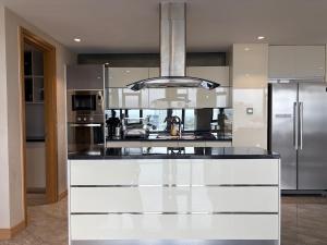 2BR 2BA High Rise Luxury Panoramic Views